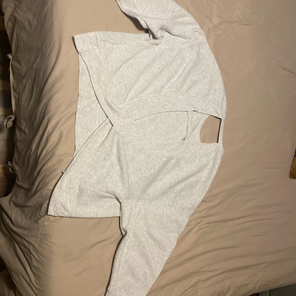 Grey (kinda) cropped backless pullover! Great for gym, comfy cas or yoga!